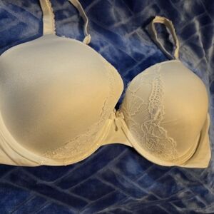 Victoria's Secret Cream Lace Bra